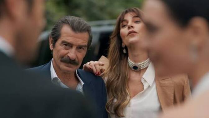 Aşkta makam, mevki, para gibi şeyler güzellik/yakışıklılık algısından önce mi gelir?