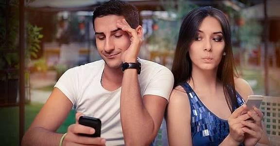 Sevgiliniz sizden habersiz telefonunuza baksaydı, olay çıkarır mıydınız yoksa ‘demek ki merak ediyor’ mu derdiniz?