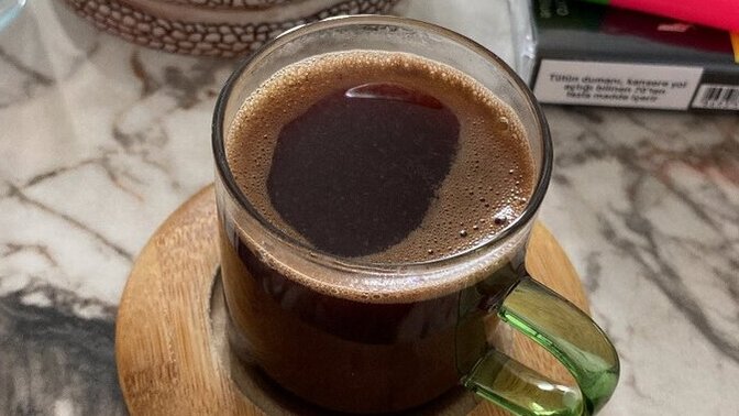 Türk kahvesi mi. Sütlü Nescafe mi?