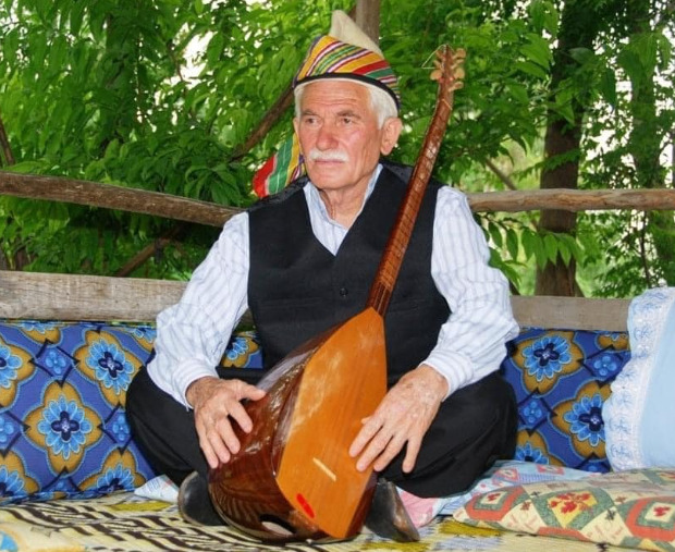 Hikayesi olan şiirleri ve türküleri sever misiniz?
