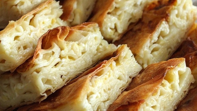 Neyli börek seversin tahmin edeyim mi hadi gel gel böreke gel ama iki hakkın var su böreği ve ıspanaklı peynirli börek 🥰🥰😊💋💋?