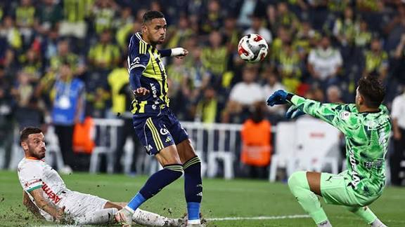 Fenerbahçe - Alanyaspor ile 2-2 berabere kalarak şampiyonluk yarışında yara aldı! Maçı nasıl buldunuz?