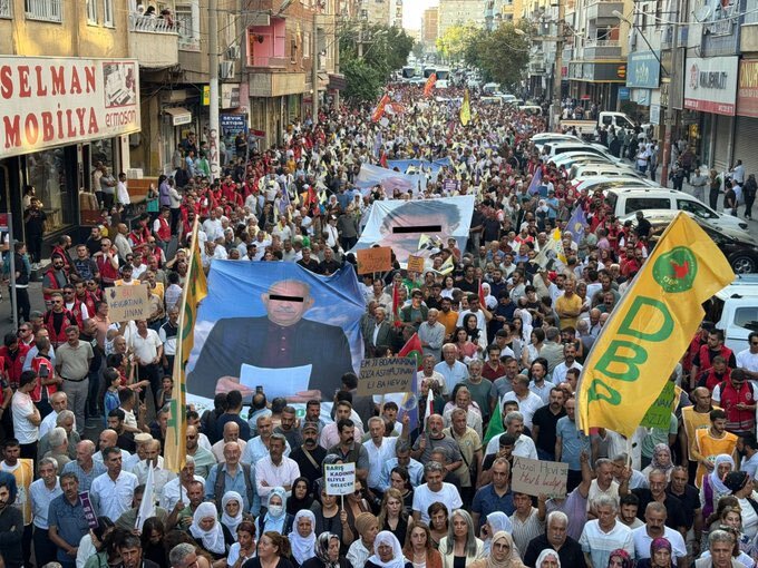 Bir yanda terörist başı sokaklarda rahatça anılıyor diğer tarafta da emekli Türk subayı tutuklanıyor?