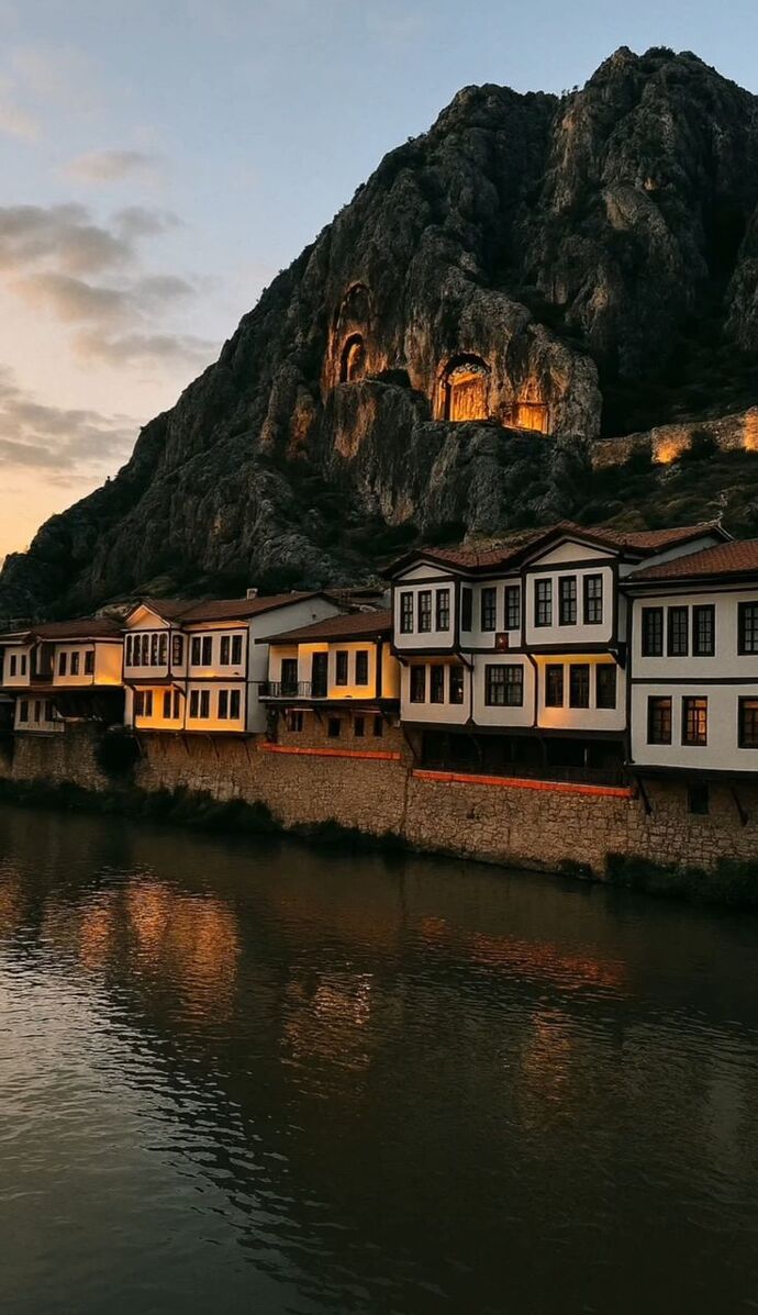 Harşena Dağı ve Pontus Mezarlıkları (Mö 3. yy) evler ise 18. yy dan kalma