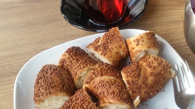 Çay ve simit yemek fakirlik göstergesi midir?