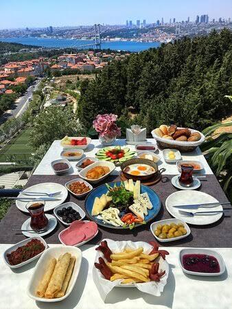 Cumartesi Günü Kahvaltı Ziyafetine Gelir misiniz?
