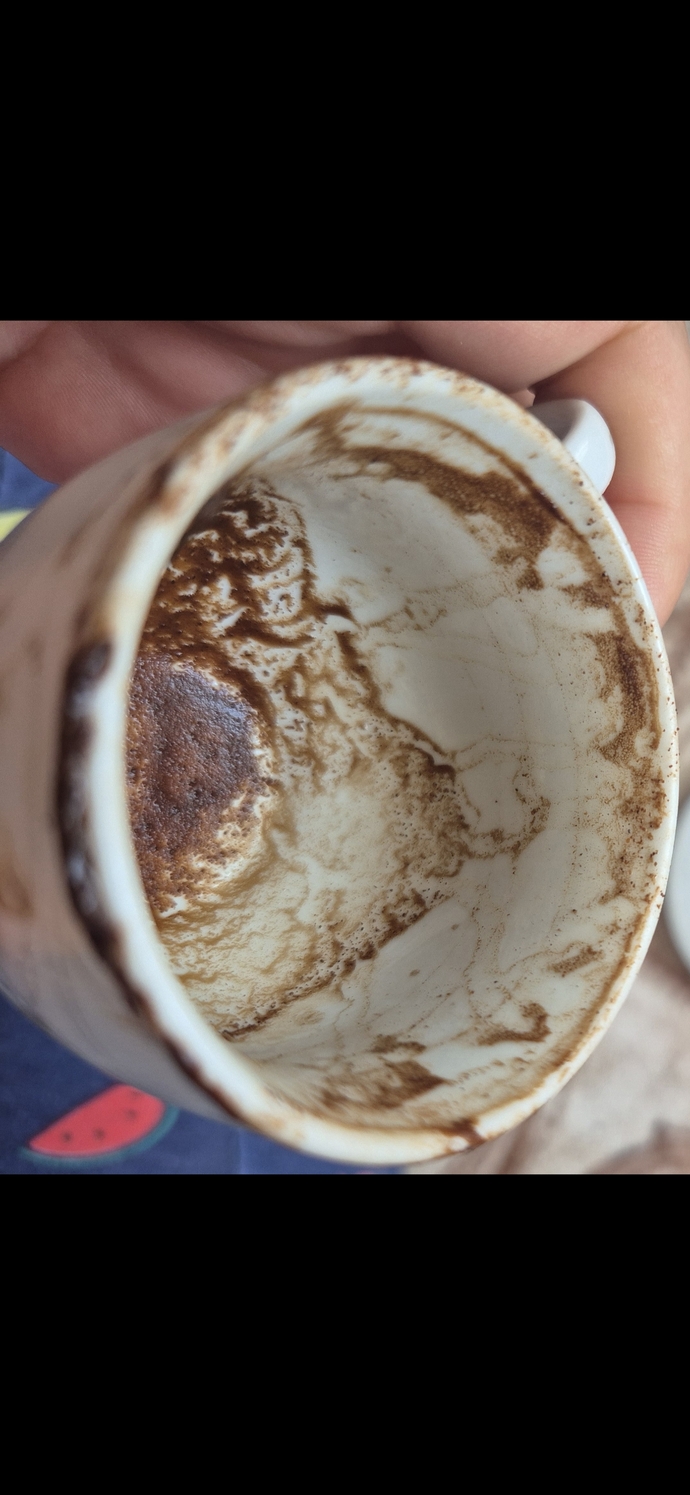 Güünayyydınnn. Kahve falımı yorumlayın. Neler görüyorsun?