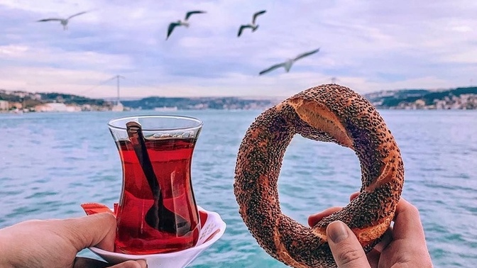 Simitin yanında çay mı içersiniz ayran mı?
