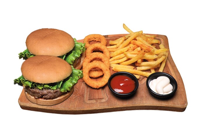 Hamburger yanına patates kızartması mı, soğan halkası mı olmazsa olmaz?