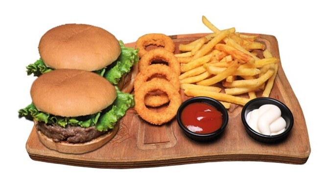 Hamburger yanına patates kızartması mı, soğan halkası mı olmazsa olmaz?