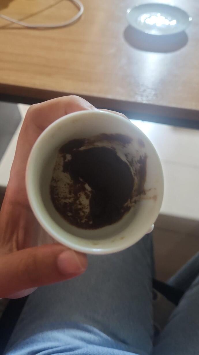 Fal bakmayı bilen var mı 😂😂?