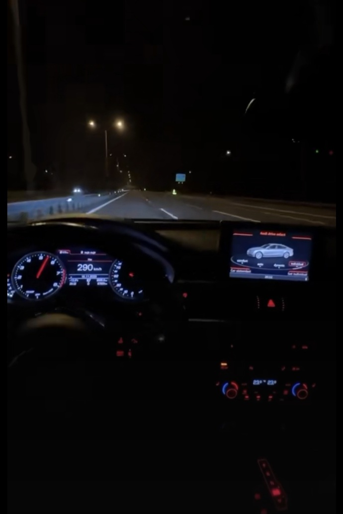 Bu gece arabanıza atlayıp siteden kiminle sokak aralarında son ses müzik dinlemek isterdiniz?