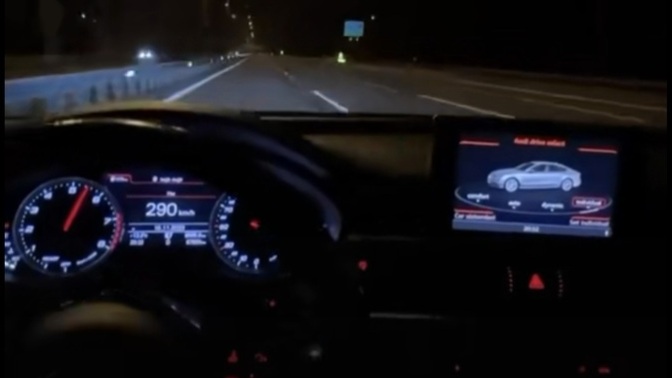 Bu gece arabanıza atlayıp siteden kiminle sokak aralarında son ses müzik dinlemek isterdiniz?