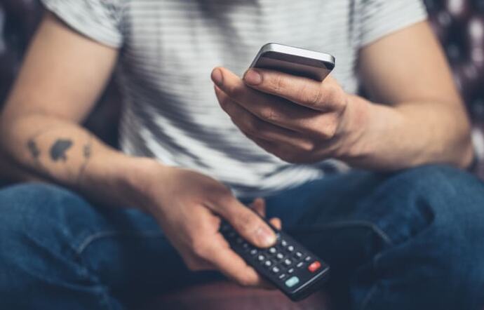 Film izlerken telefonun sürekli çalıyor mu?