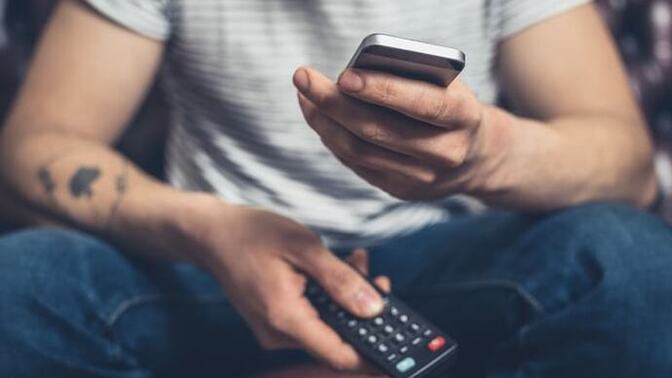 Film izlerken telefonun sürekli çalıyor mu?