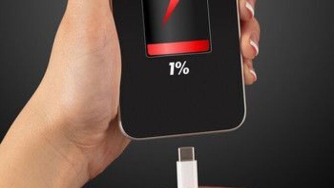 Telefonu şarja takıp uyuyanlara soruyorum: sabah %1 görmek nasıl bir his? 🔋📱?