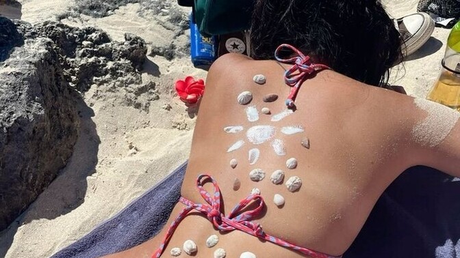 Son kullandığın iki emojeyi denizde güneş kremi ile sırtına yapsaydım, bu ne olurdu?