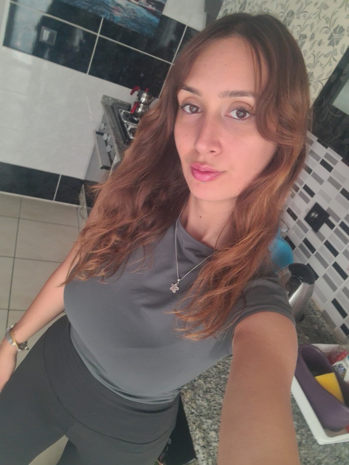 Kendimi bazen yaşımdan büyük ve sıradan buluyorum sizce acaba saç rengimdendemi kaynaklı?
