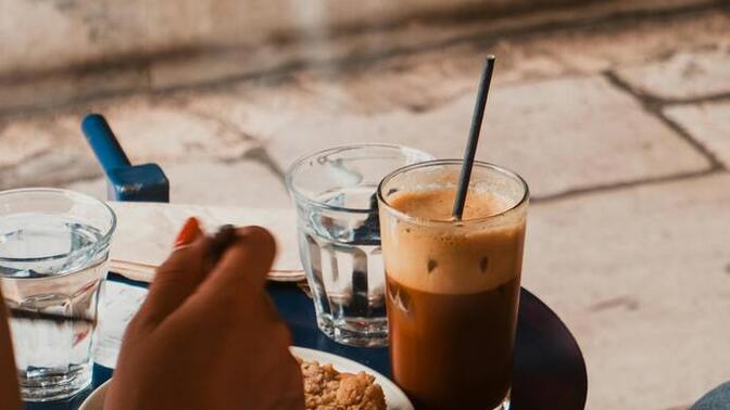 Öğle kahveniz Ice Americano mu, frappe mi olurdu?