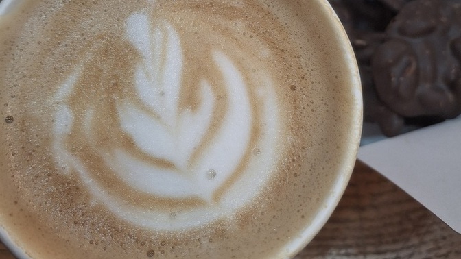 Kahveni yalnız içmeyi mi seversin, yoksa yanında illa biri mi olmalı☕️?