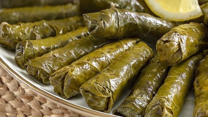 Bir gün boyunca sadece tek bir yemeği yemek zorunda kalsan, hangi yemeği seçerdin?