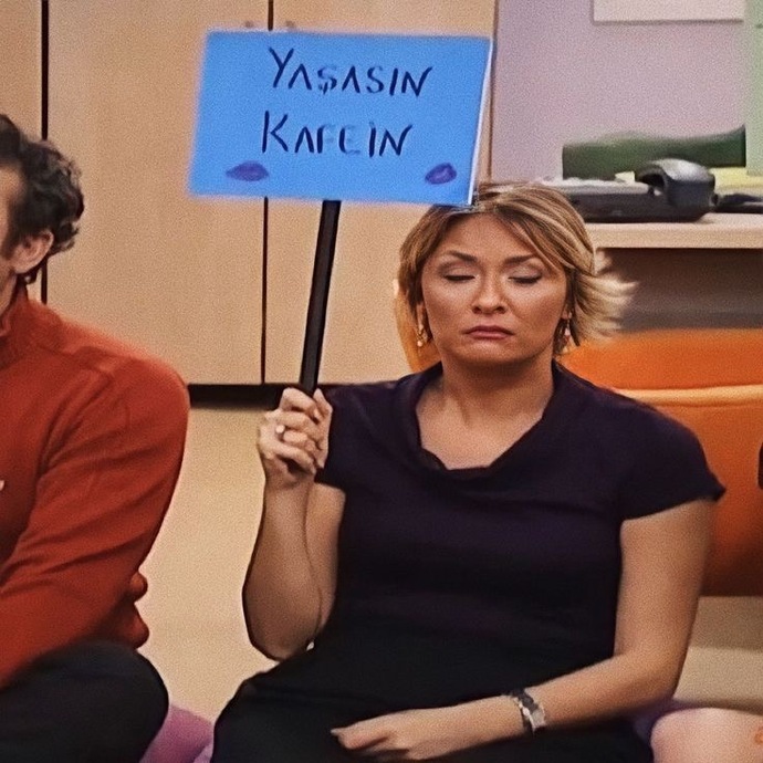 sen on saat uyuyan kızsın üç saat neyine