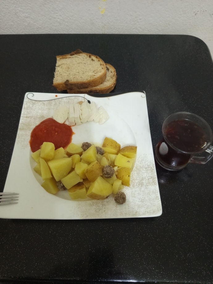 Patatesin kabuklarını soymadan az su ve zeytinyağında haşladım. Ölür müyüm sizce?
