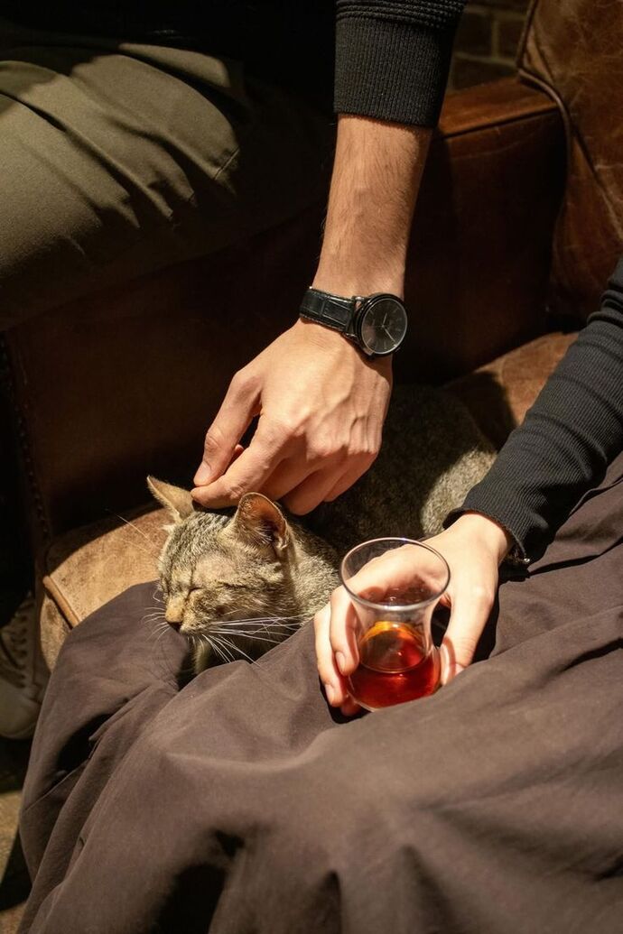 Günaydın mesajına gerek kalmadan, sadece varlığıyla gününüzü aydınlatan insanlar var mı🌸?