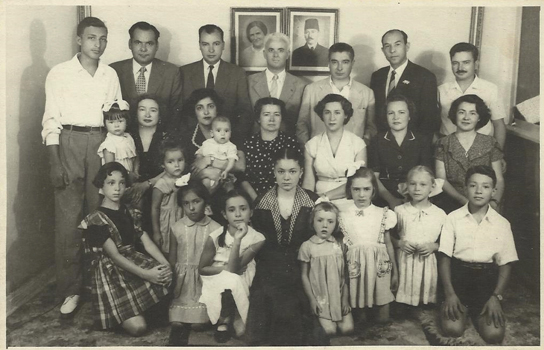 Aile albümündeki fotoğraflarda kimsenin hatırlamadığı insanlar var mı?