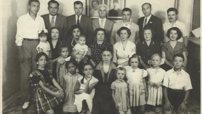 Aile albümündeki fotoğraflarda kimsenin hatırlamadığı insanlar var mı?