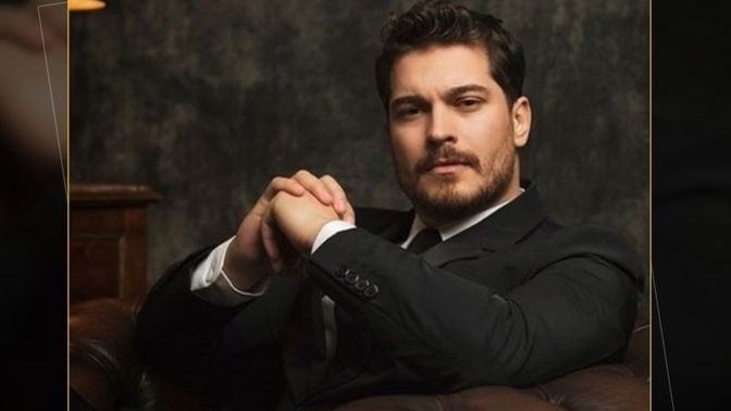 Türkiye'nin yakışıklı erkeği Çağatay Ulusoy seçildi. Sizce yerinde bir karar olmuş mu?
