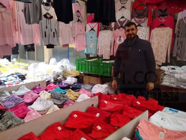 Neden pazarda iç çamaşırı satanlar hep erkek?