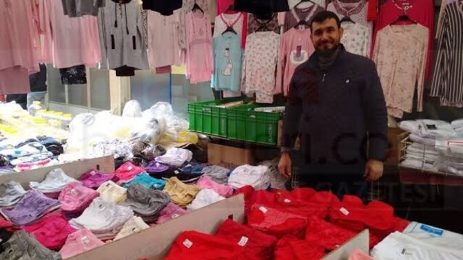 Neden pazarda iç çamaşırı satanlar hep erkek?