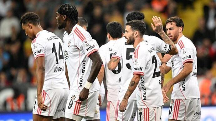 Kayserispor 0 - Beşiktaş 4... Kartal kritik deplasmanı kayıpsız geçerek şampiyonluk yarışına tutundu! Maçı nasıl buldunuz?