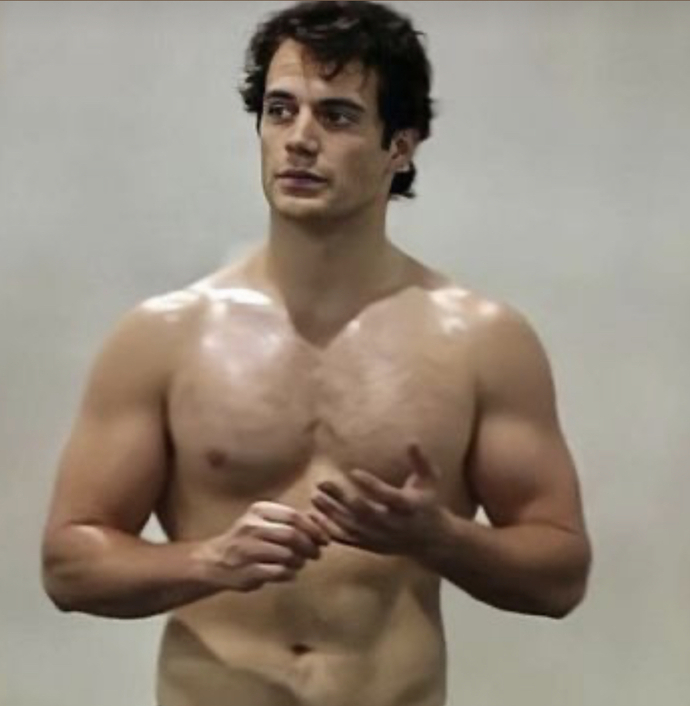 Henry Cavill Dehşet yakışıklı değil mi?