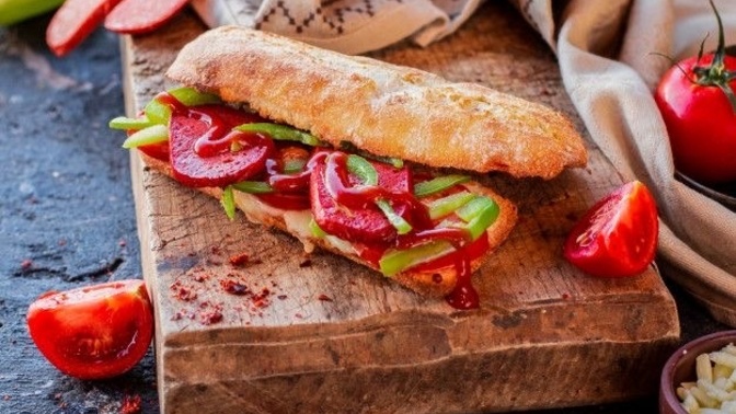 Sucuk ekmek, sever misiniz?