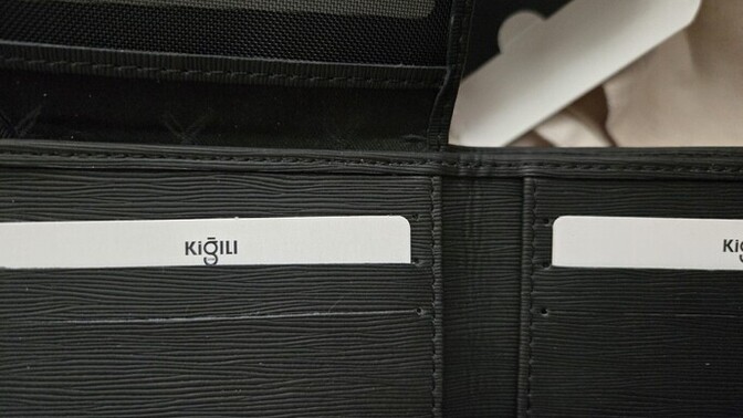Hediyelik cüzdan içindeki kart durur mu?