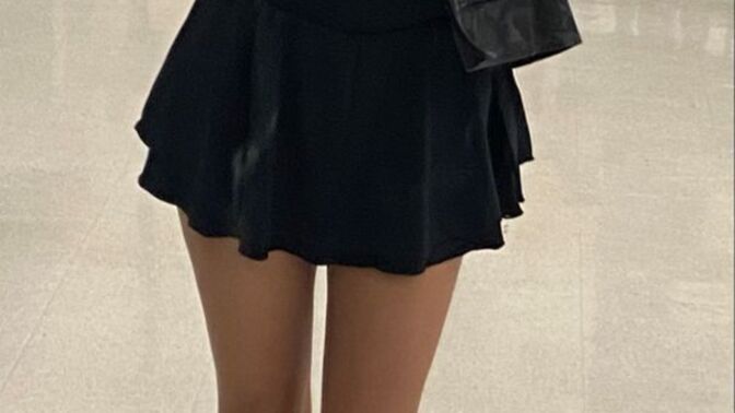 Spor yaparken giyilen mini kıyafetler mi yoksa sıkı tayt mı seksi durur?