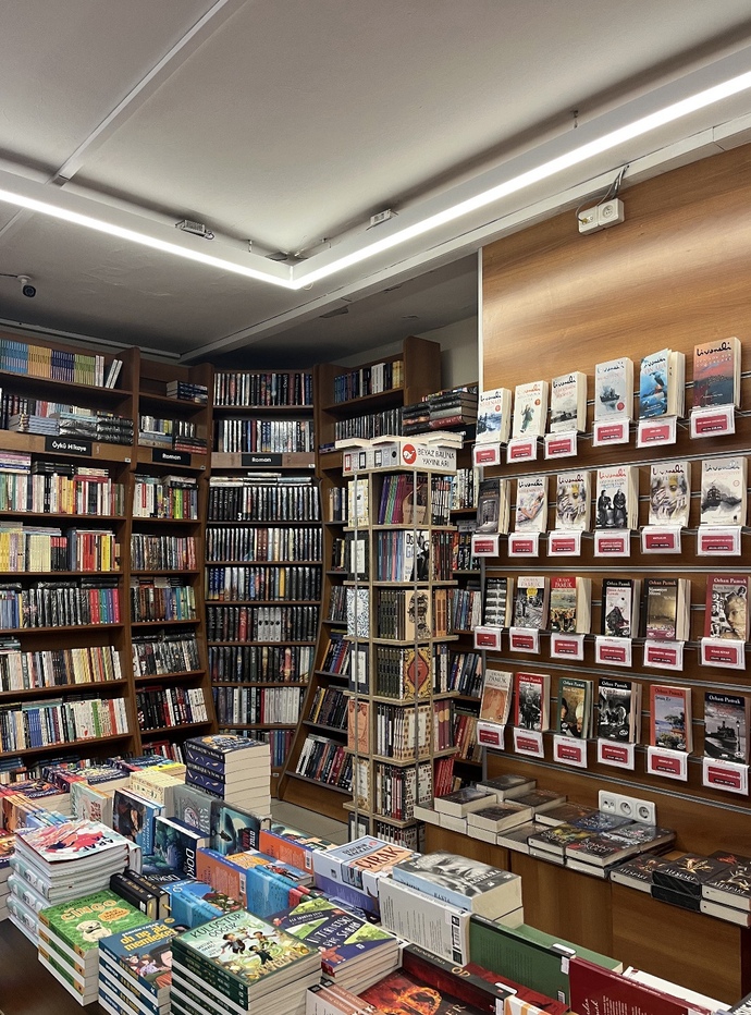 Her mahalle de bir kitapçı olmalı diye düşünüyorum sizce?