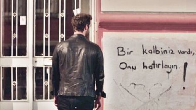 Anısı olan sokaklardan geçerken nasıl hissediyorsunuz?
