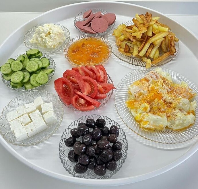 🥰Biz henüz kahvaltı yapıyoruz 😍🤩sizler neler yapıyorsunuz?