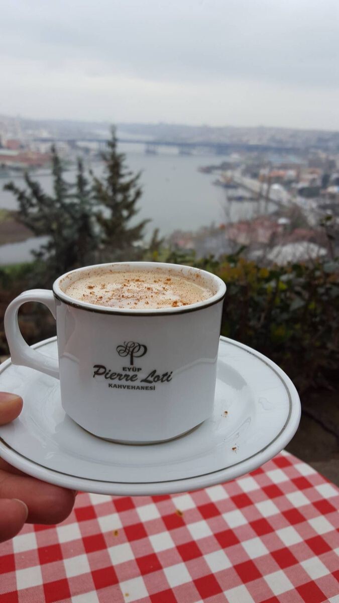 Soğuk kış gününde sıcak çikolata mı, salep mi?