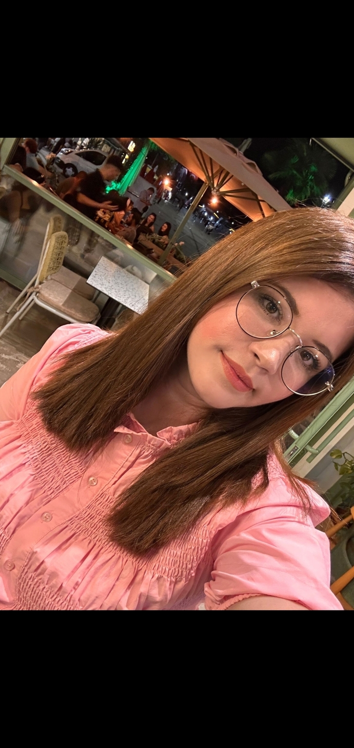 Kısa saç mı uzun saç mı? Kumral mı siyah mı? Iki ayri soru 🤗?