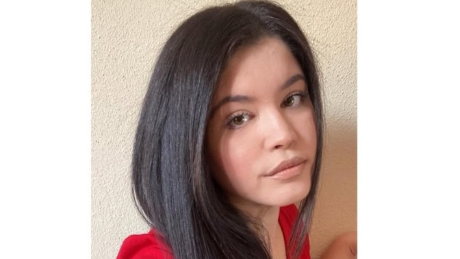 Kısa saç mı uzun saç mı? Kumral mı siyah mı? Iki ayri soru 🤗?