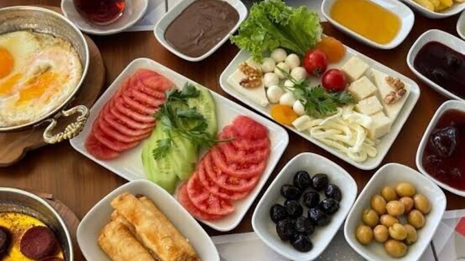 Pazar kahvaltısı için çaylar ocağa koyuldu mu?