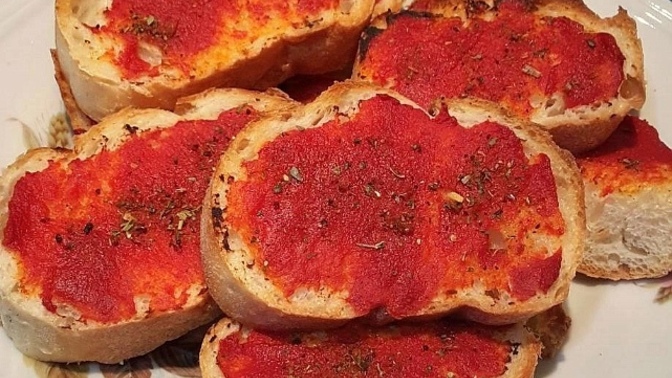 Hayatınızda bir kere bile ekmeğe salça sürüp yediniz mi?