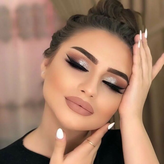 Makyaj her kadına yakışır mı?