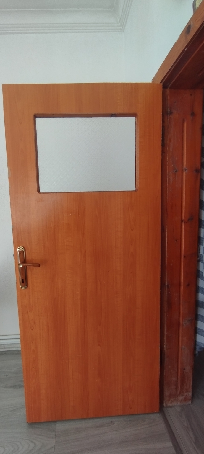 Bu kapıyı nasıl tadilat edebilirim renk desen vs olarak?