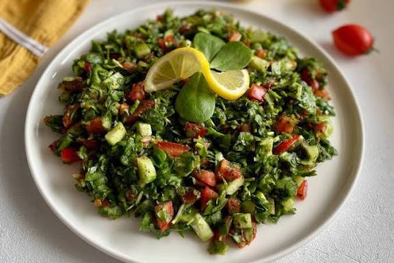 Oruç tutarken salatanın ya da  yemeğin tadına bakan var mı?