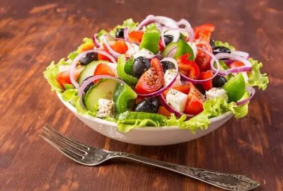 Oruç tutarken salatanın ya da  yemeğin tadına bakan var mı?